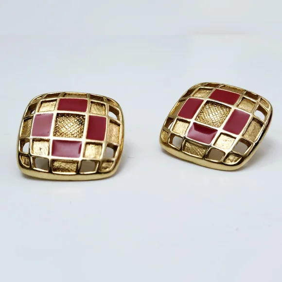 Vintage enamel and goldtone checkerboard earrings - Picture 2 of 6